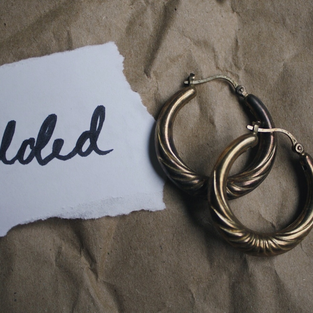 VINTAGE GILDED DETAILED HOOP EARRINGS